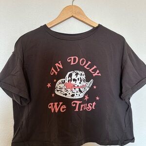 In Dolly We Trust Graphic Tee (Size Large)